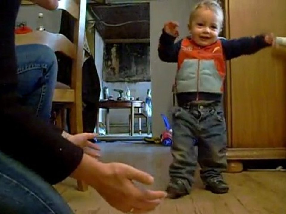 Les 1 ers pas de nathan