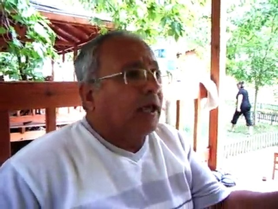 O.Murat Çalışır Köprülü UÇANSUda sazı ile.