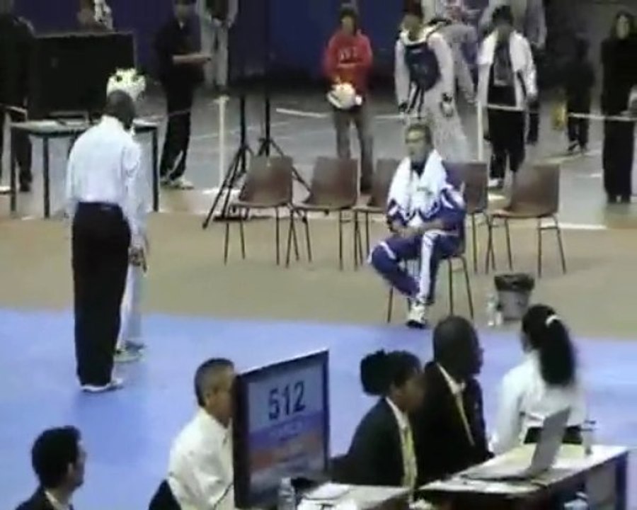 Compet IDF 2009_11_24 Anthony 1er Combat Anthony en BLEU !!