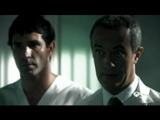 Fermin intenta sacar a Maria del psiquiatrico