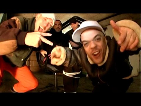 Kaira Shopping prend Nikos en otage