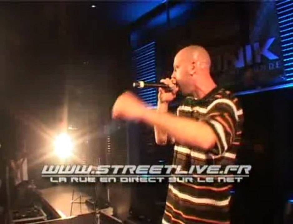 showcase de Sinik sur le toit de la Tour Montpartnasse_4