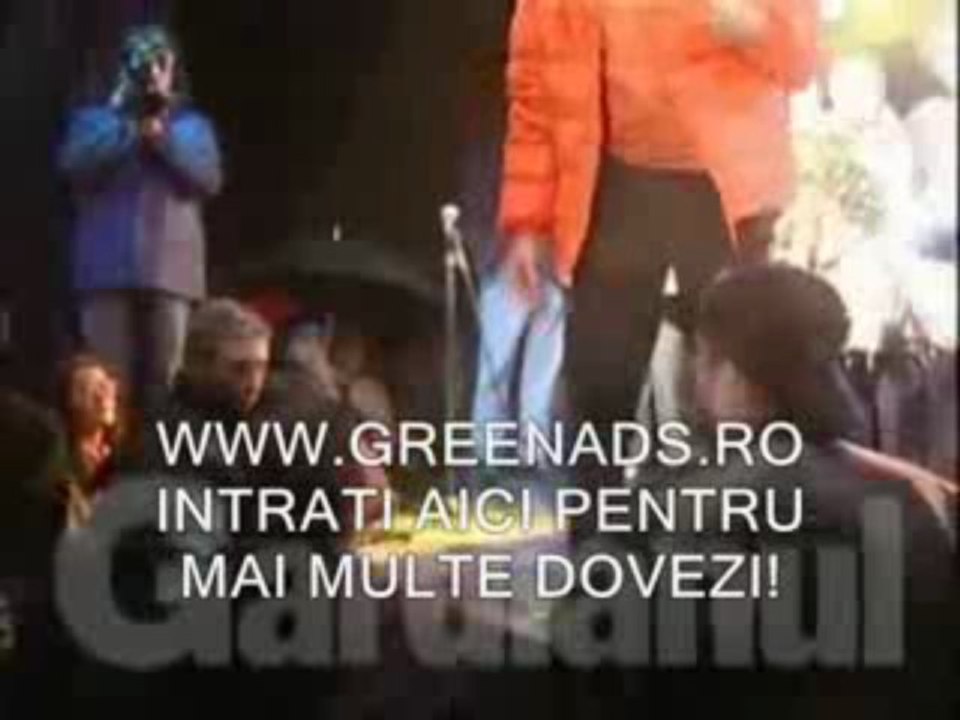 Traian basescu loveste un copil in fata??? trucaj!!!