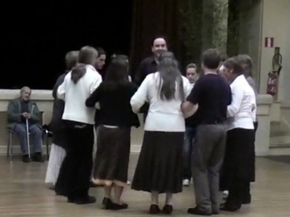 Gavotte de la région de Calanhel (centre Bretagne)
