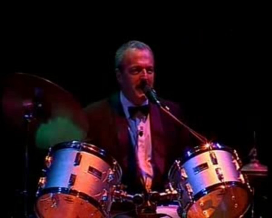 Les Luthiers - ¿Quién mató a Tom McCoffee? [La canción]