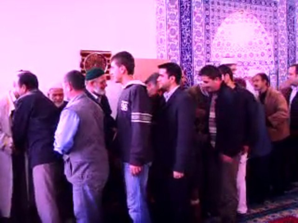 baykan camii kurban bayramı namazı sonrası bayramlaşma