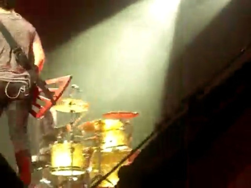 Video Girl in Paris with Nick at the drum.