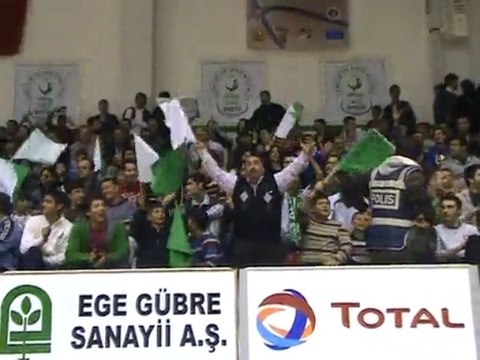 aliağa petkim efes pilsen seyirci coşkusu