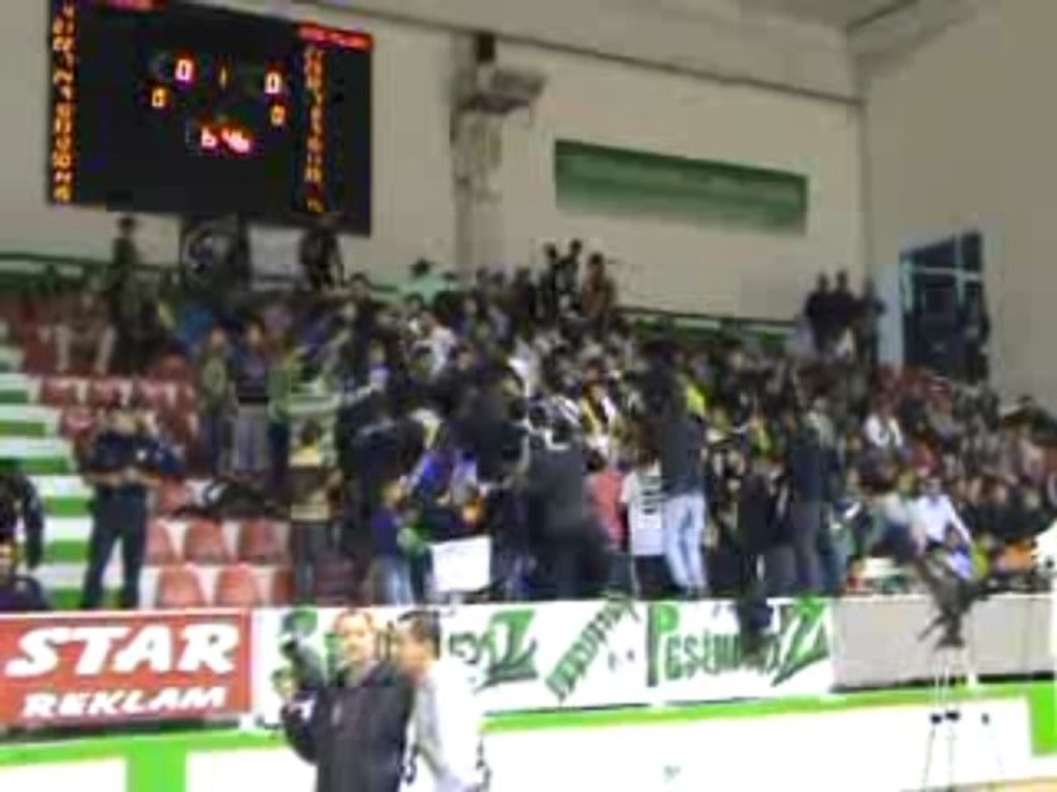 aliağa petkim efes pilsen seyirci coşkusu 1