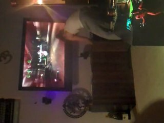 Insolite : une fille casse la Playstation 3 de son petit ami