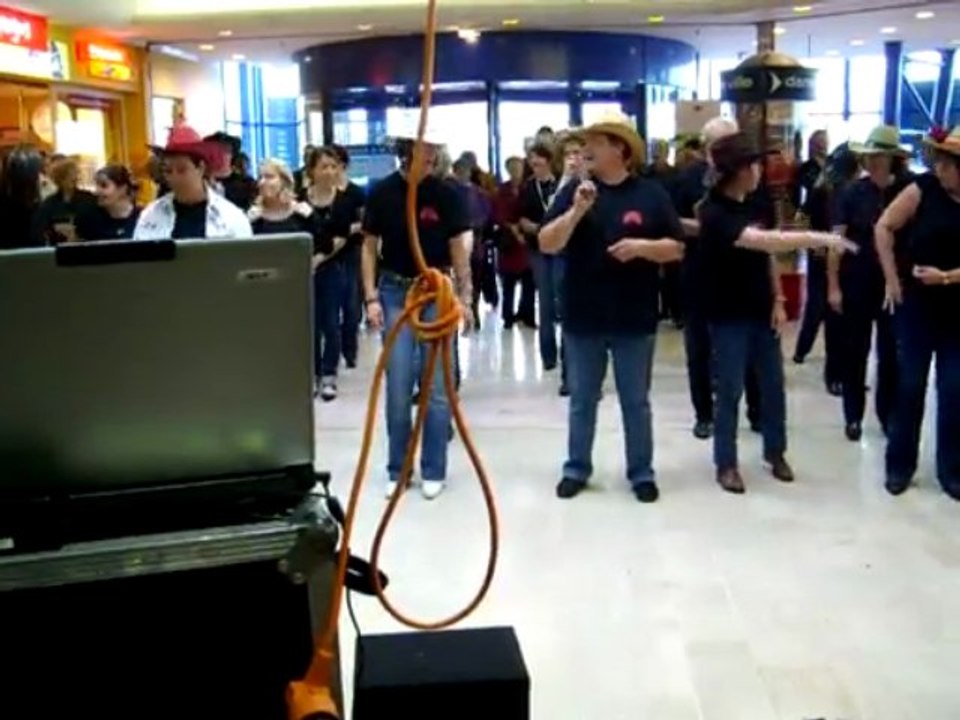 Démo danse country galerie marchande CARREFOUR de Chartres