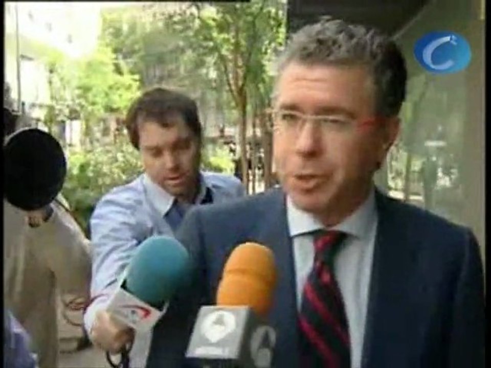 aguirre apoya- rato  Caja Madrid