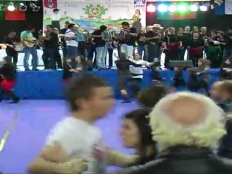 Rusgas e cantares ao desafio - UCP Cergy Pontoise 2009 - N11