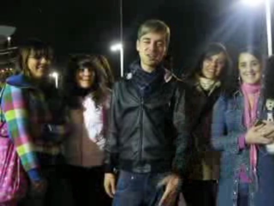 Rafa saludando a sus FANS