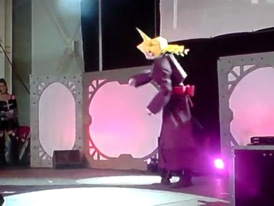 TGS 2009 - Cosplay Solo - Cloud Fille Polygonal (FF7)