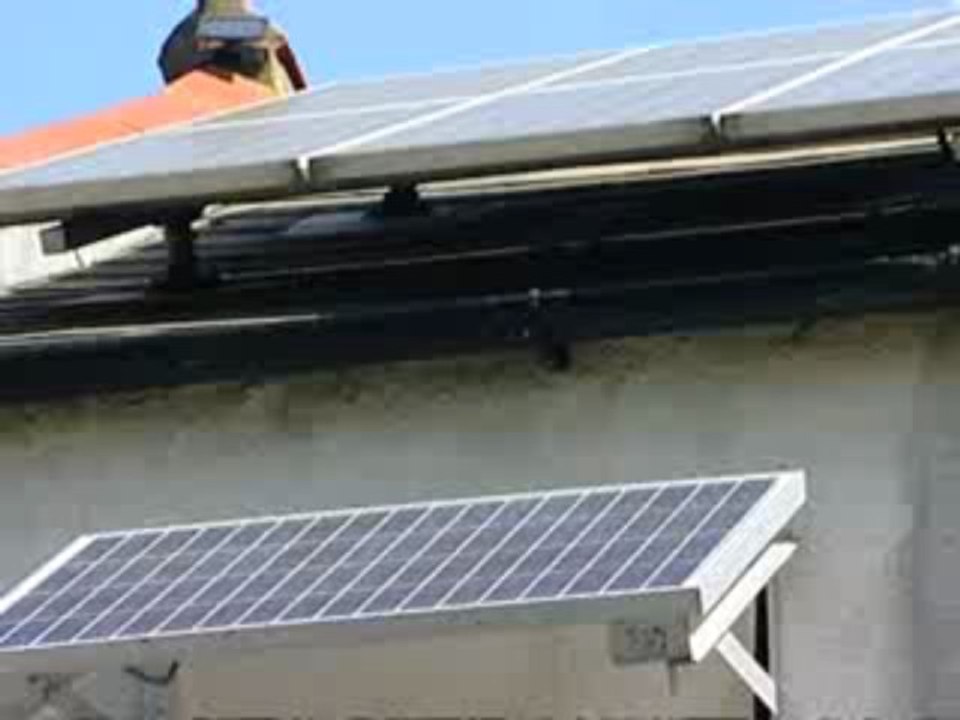 Solar panel costs 'to fall'