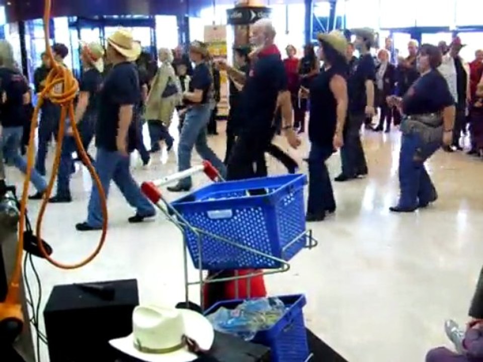 Démo danse country galerie marchande CARREFOUR de Chartres