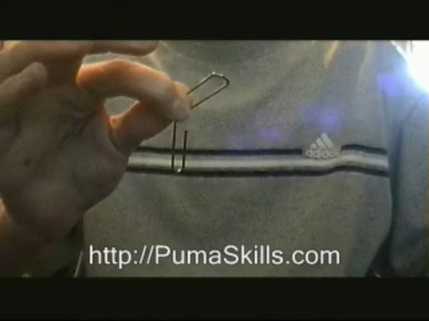 Learn closeup street magic tricks to pick up girls