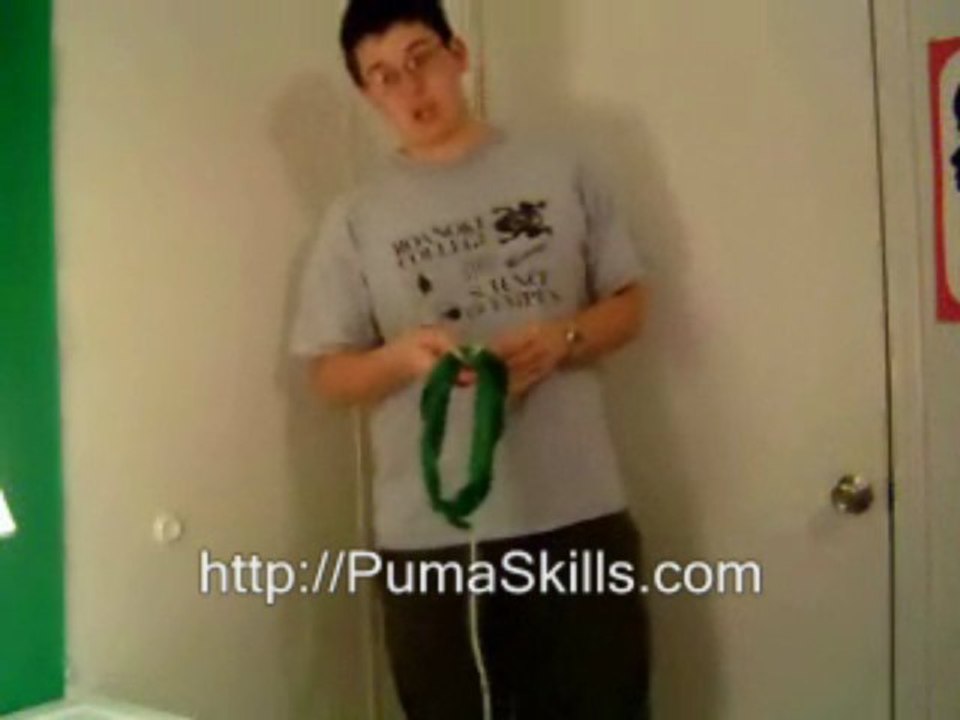 Learn closeup street magic tricks to pick up girls