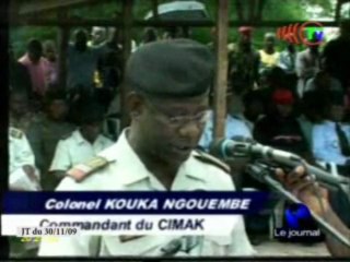 Fin de stage de formation des hommes en uniforme à Makola