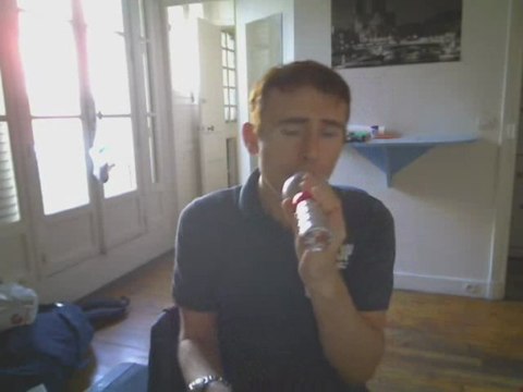 Wiwi égratigne Laisse moi petite fille