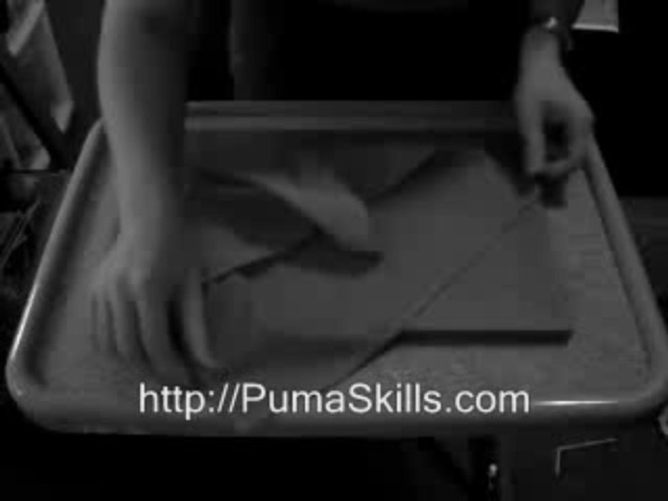 Learn closeup street magic tricks to pick up girls