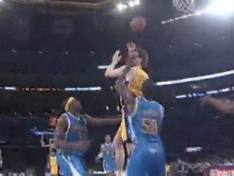NBA Pau Gasol has a nice touch on this pass to Lamar Odom.