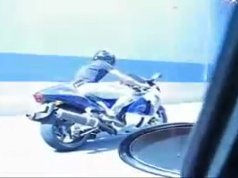 Hayabusa vs Porsche 911 - 993 Carrera 4S Moto VS Voiture