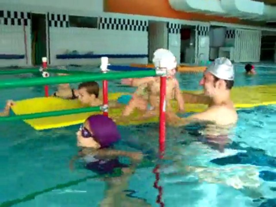 à la piscine