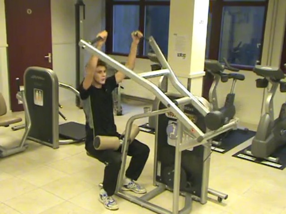 7. Lat pull down