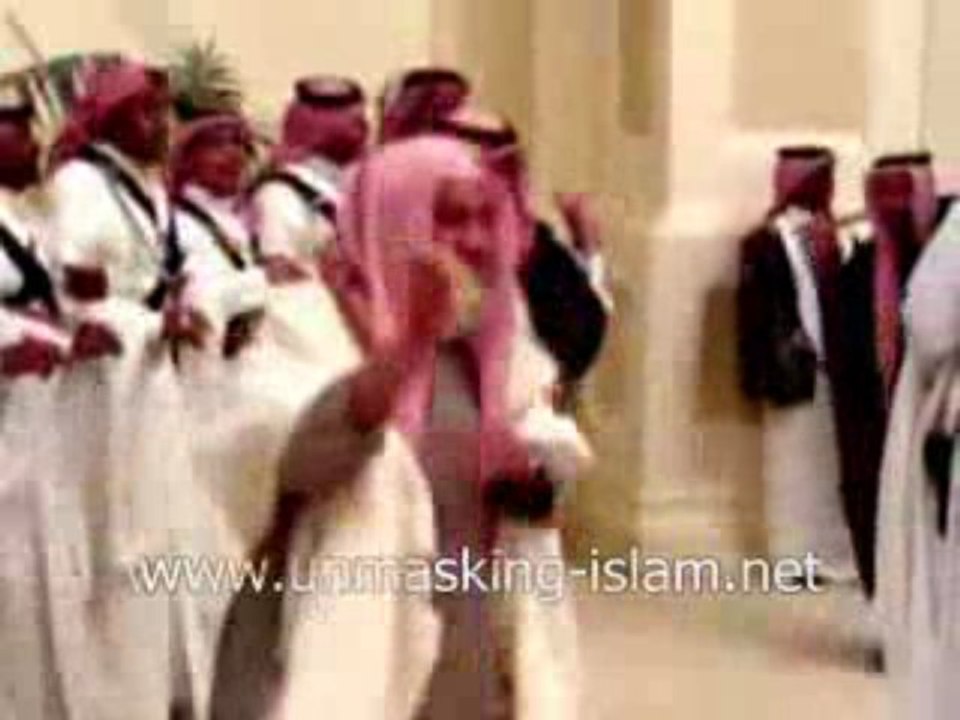 le savant pseudo-salafi Al-Abikanan Danse...