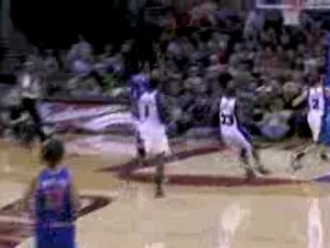 NBA Daniel Gibson finds LeBron James with the alley-oop in t