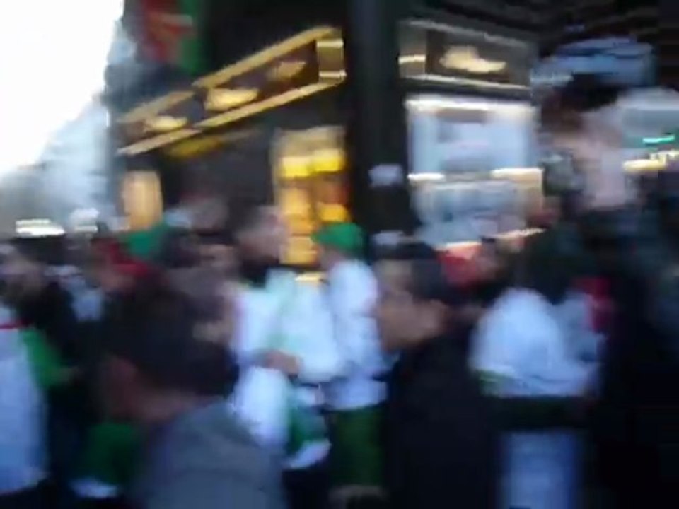 Défilé avant match Algerie Egypte a paris   berriche