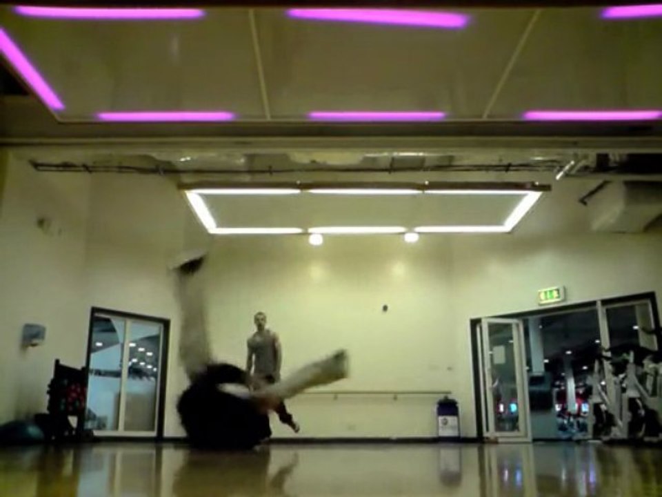 B-Boy Twist and B-Boy E.P. training - ICameToDance.com