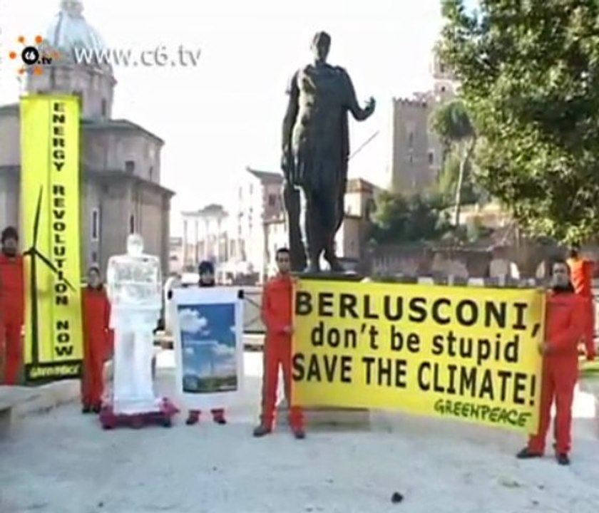 Berlusconi di ghiaccio: l'action di Greenpeace per Copenaghe