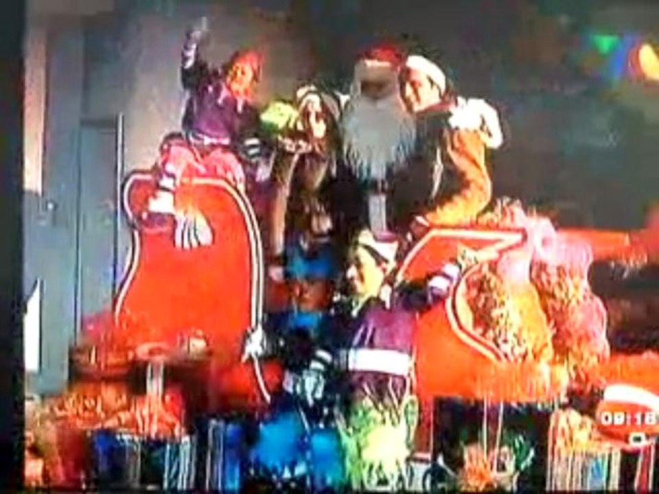 Nadia - Prenden Árbol Navideño en Azteca Novelas