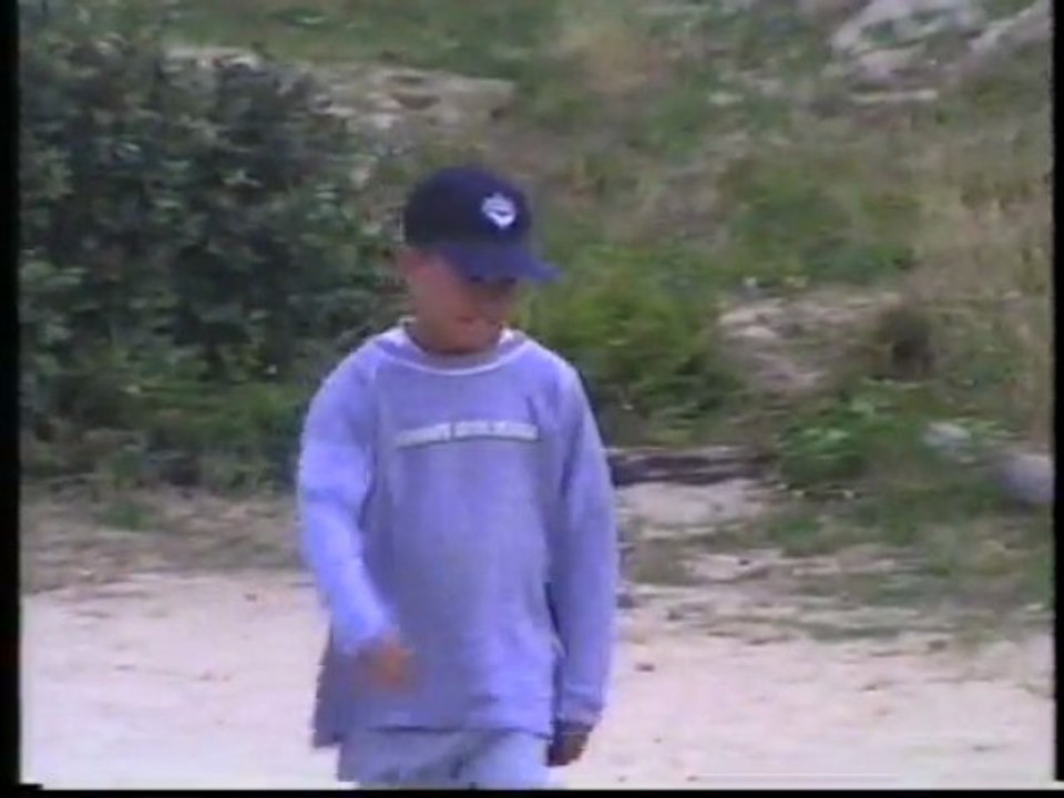 Un jeune pétanqueur