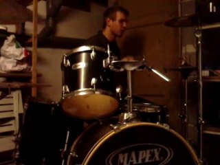 Tigrou se met à la batterie