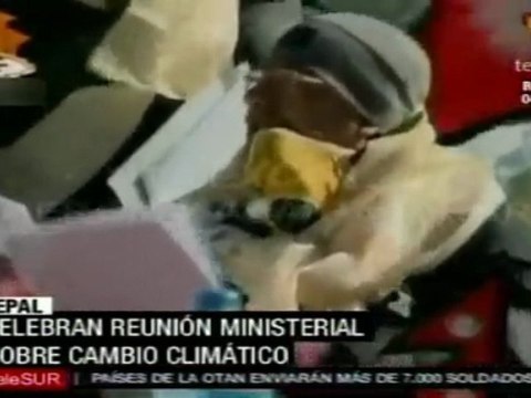 Ministros nepalies sesionan en la cumbre del Himalaya