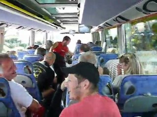 on vous a bien dit de rester assis dans le bus