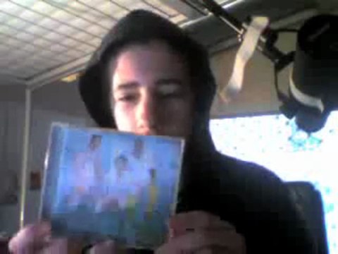 un gars fan d'electro soutient cataldi