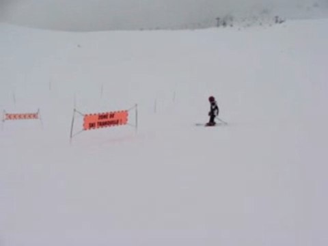 Bastien, 6 ans, Petit Skieur, petits sauts (minuscules).