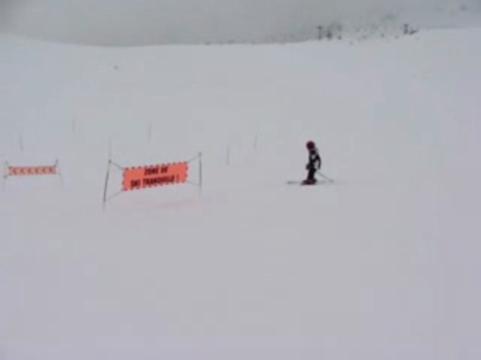 Bastien, 6 ans, Petit Skieur, petits sauts (minuscules).