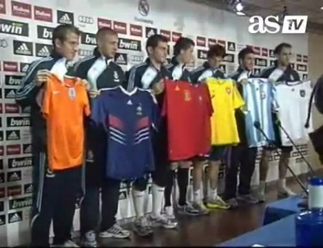 C.RONALDO,KAKA,BENZEMA,CASILLAS,PARLE DES GROUPE CDM 2010 ™