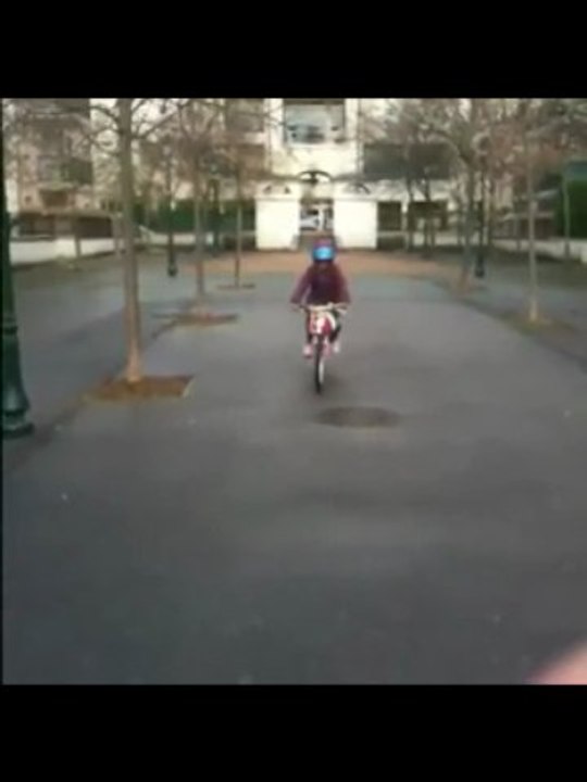 Christella sur son nouveau vélo