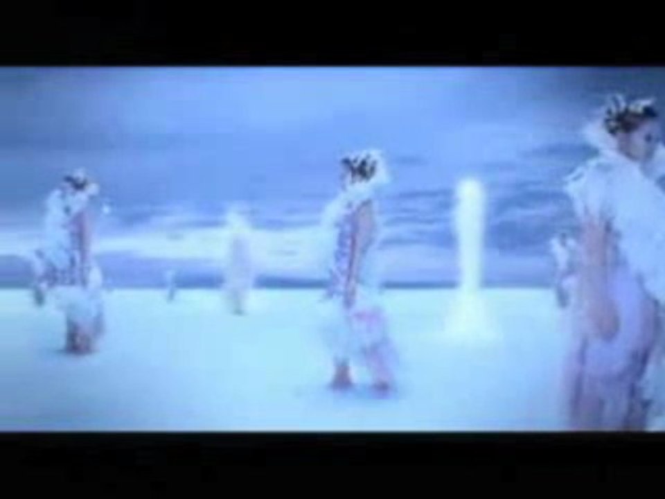 ami suzuki - around the world PV