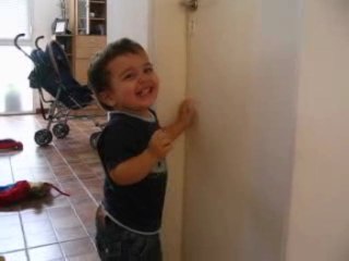 MATÍAS JUEGA CON JULI.