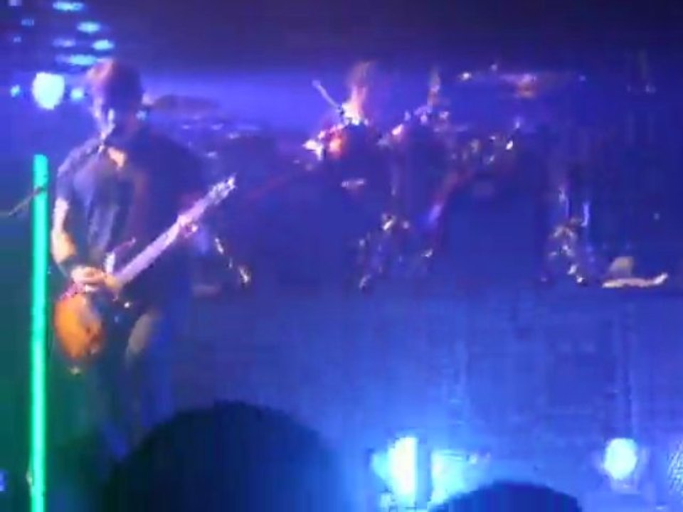 Superbus 20.11.09 - Apprend Moi