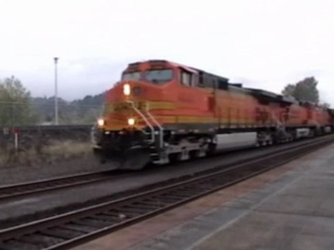 BNSF #4040 Departing w/ a TACPAS