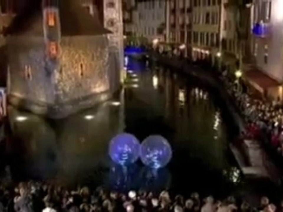 PLATIBUBBLE TELETHON 2009 FRANCE2 AMEL BENT JULIEN COURBET